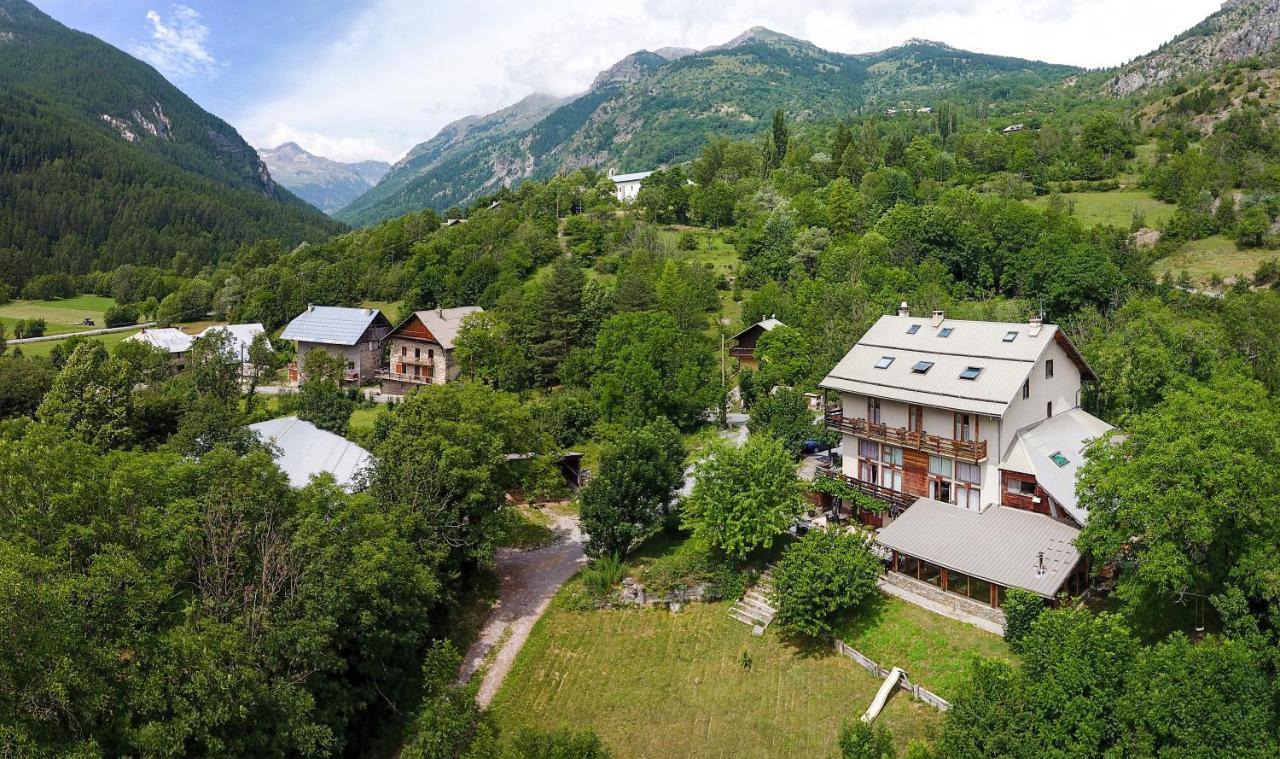 Hotel Restaurant Gites Les 5 Saisons Freissinieres エクステリア 写真