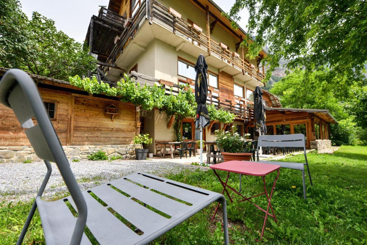 Hotel Restaurant Gites Les 5 Saisons Freissinieres エクステリア 写真