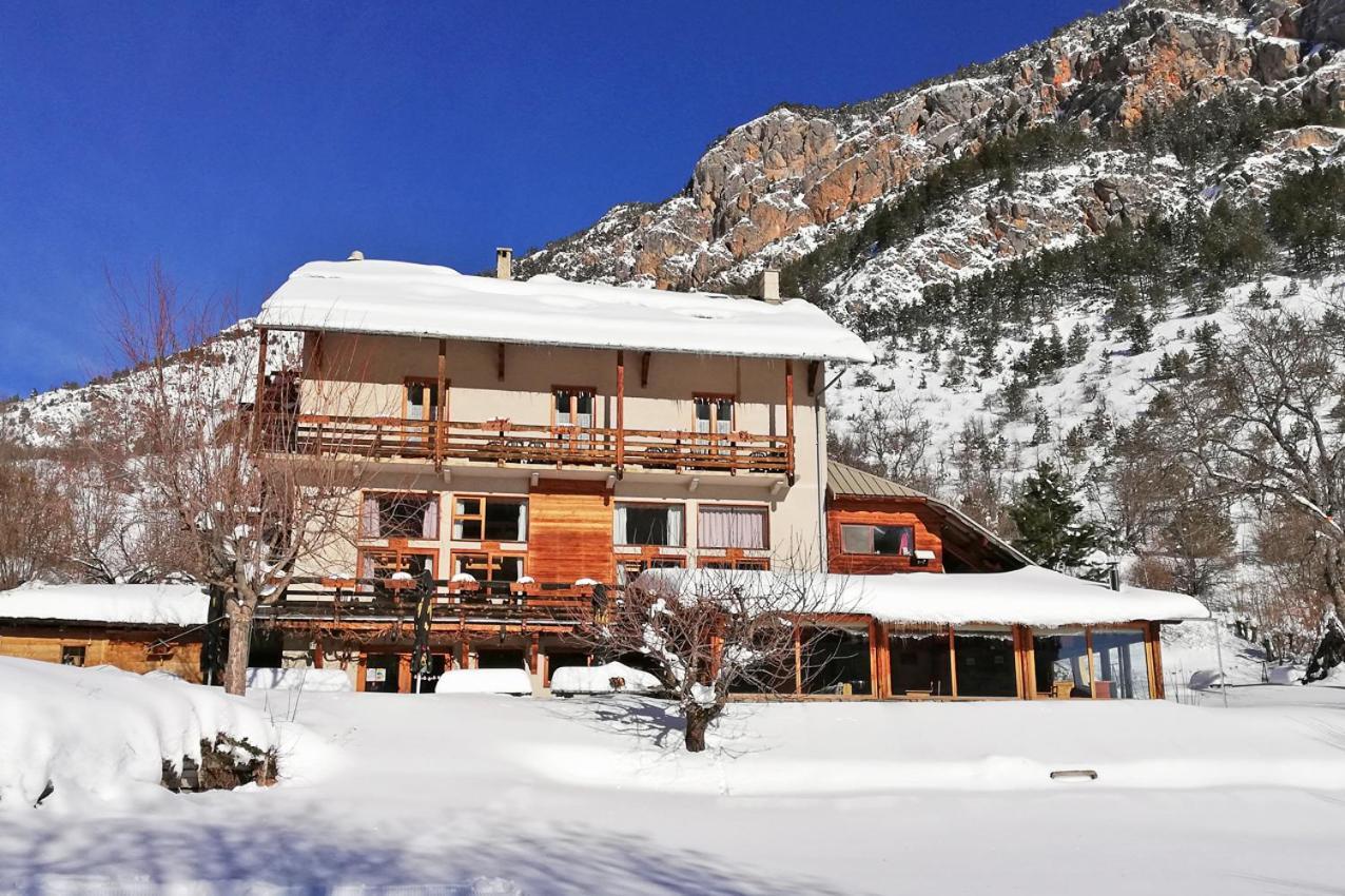 Hotel Restaurant Gites Les 5 Saisons Freissinieres エクステリア 写真