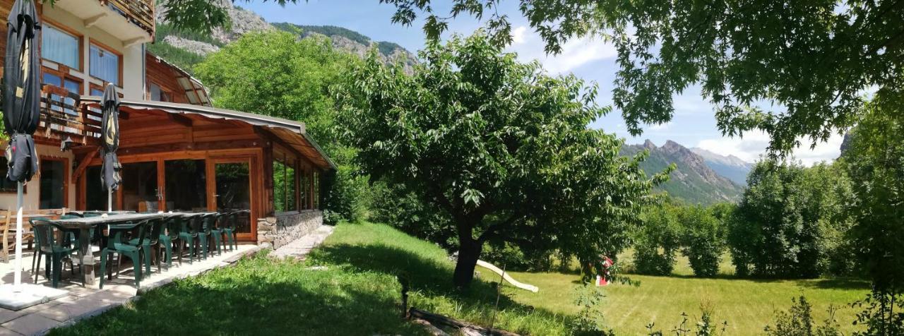 Hotel Restaurant Gites Les 5 Saisons Freissinieres エクステリア 写真