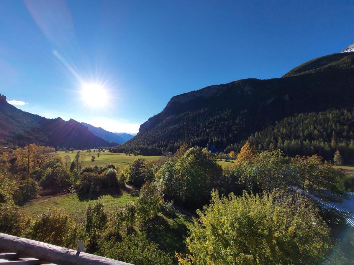 Hotel Restaurant Gites Les 5 Saisons Freissinieres エクステリア 写真