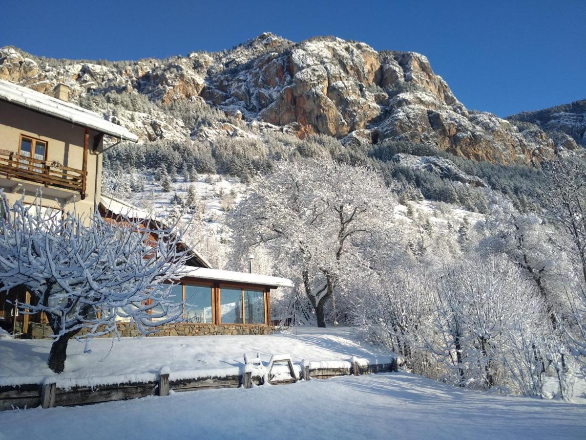 Hotel Restaurant Gites Les 5 Saisons Freissinieres エクステリア 写真
