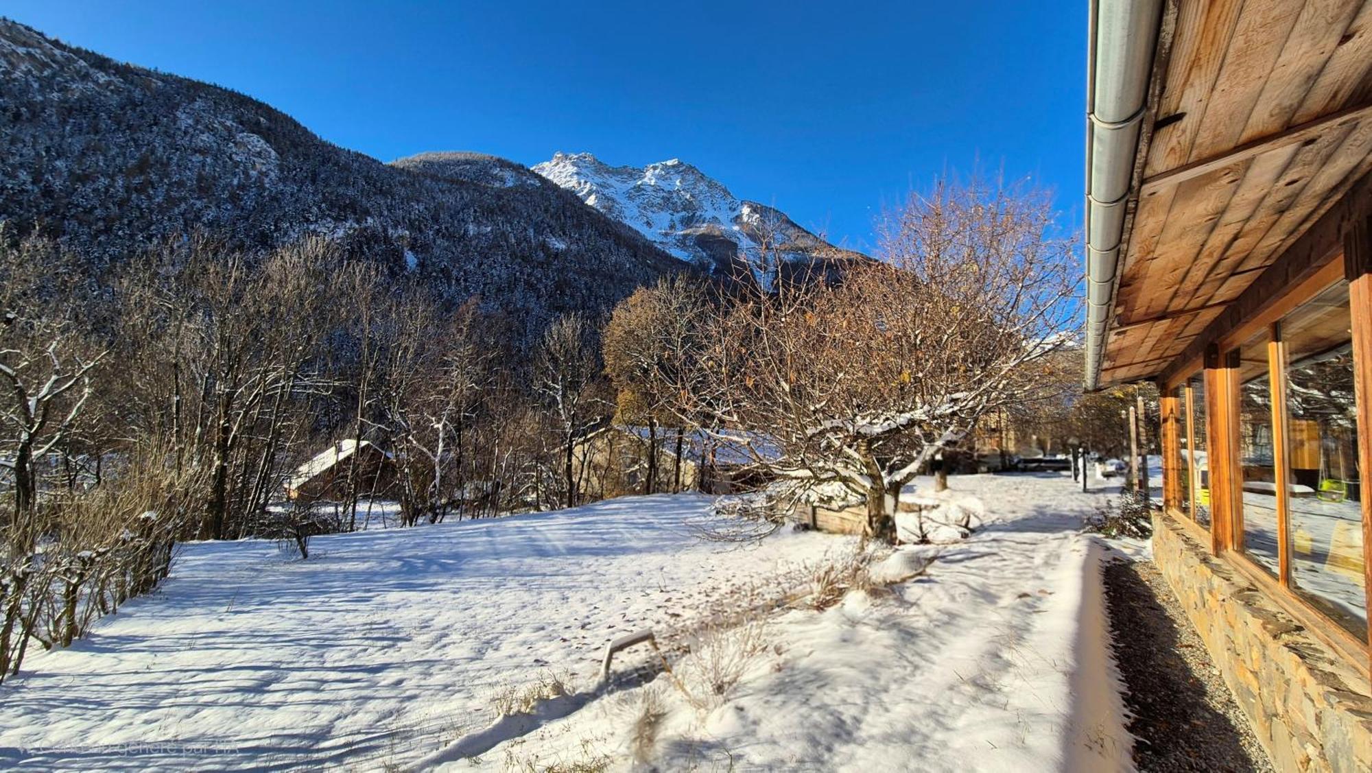 Hotel Restaurant Gites Les 5 Saisons Freissinieres エクステリア 写真