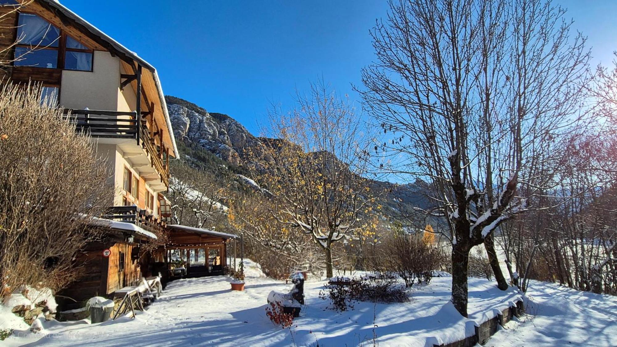 Hotel Restaurant Gites Les 5 Saisons Freissinieres エクステリア 写真