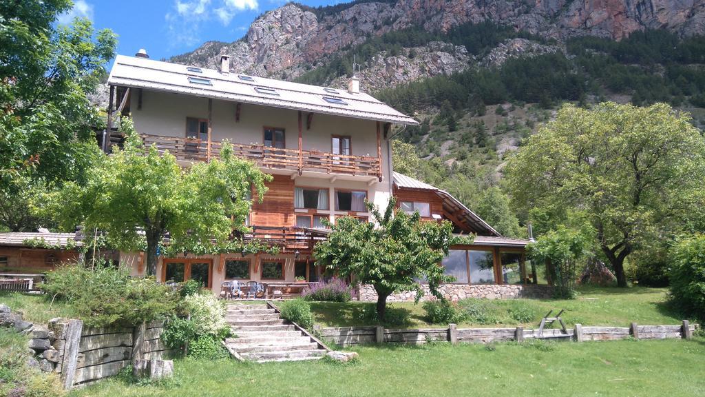 Hotel Restaurant Gites Les 5 Saisons Freissinieres エクステリア 写真