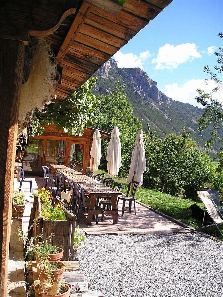 Hotel Restaurant Gites Les 5 Saisons Freissinieres エクステリア 写真