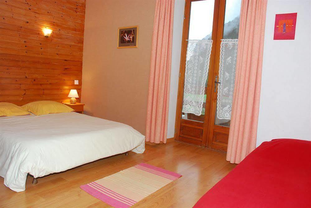 Hotel Restaurant Gites Les 5 Saisons Freissinieres エクステリア 写真