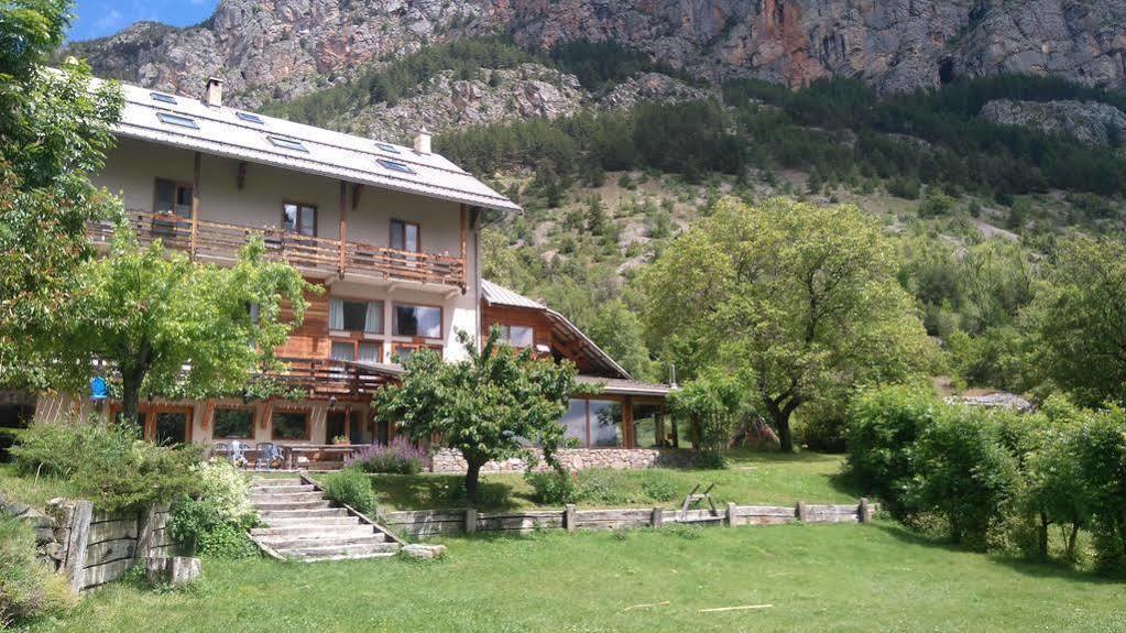 Hotel Restaurant Gites Les 5 Saisons Freissinieres エクステリア 写真
